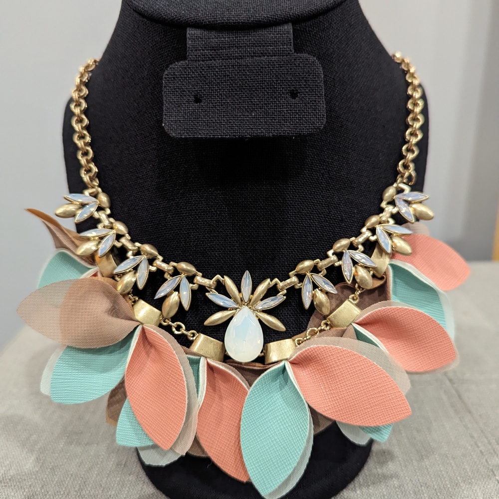 Elegant Gold and Multicolor Leaf Necklace
